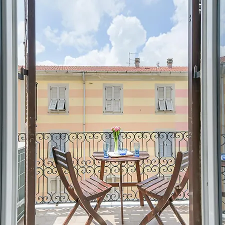 Deep Blue Apartment *